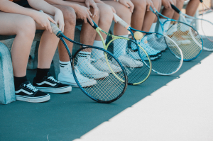 tennis team - foto: Christian Tenguan (Unsplash)