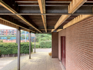 Terras opgeknapt, onderkant Terras opgeknapt, onderkant